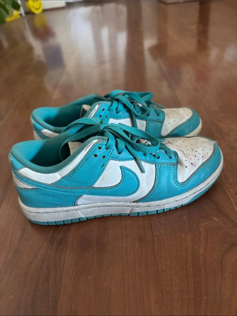 Teal and White Nikes size 7 Women’s